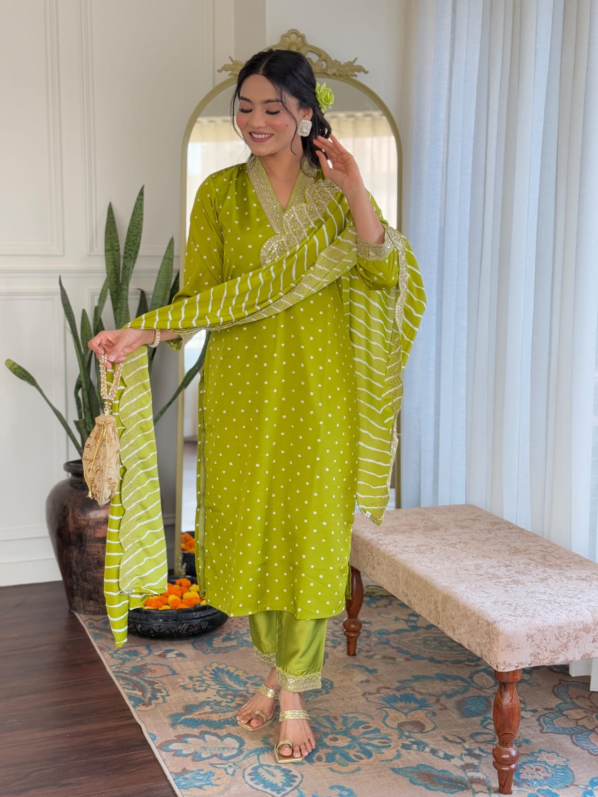 Emerald Green Kurta Set with Exquisite Embroidery