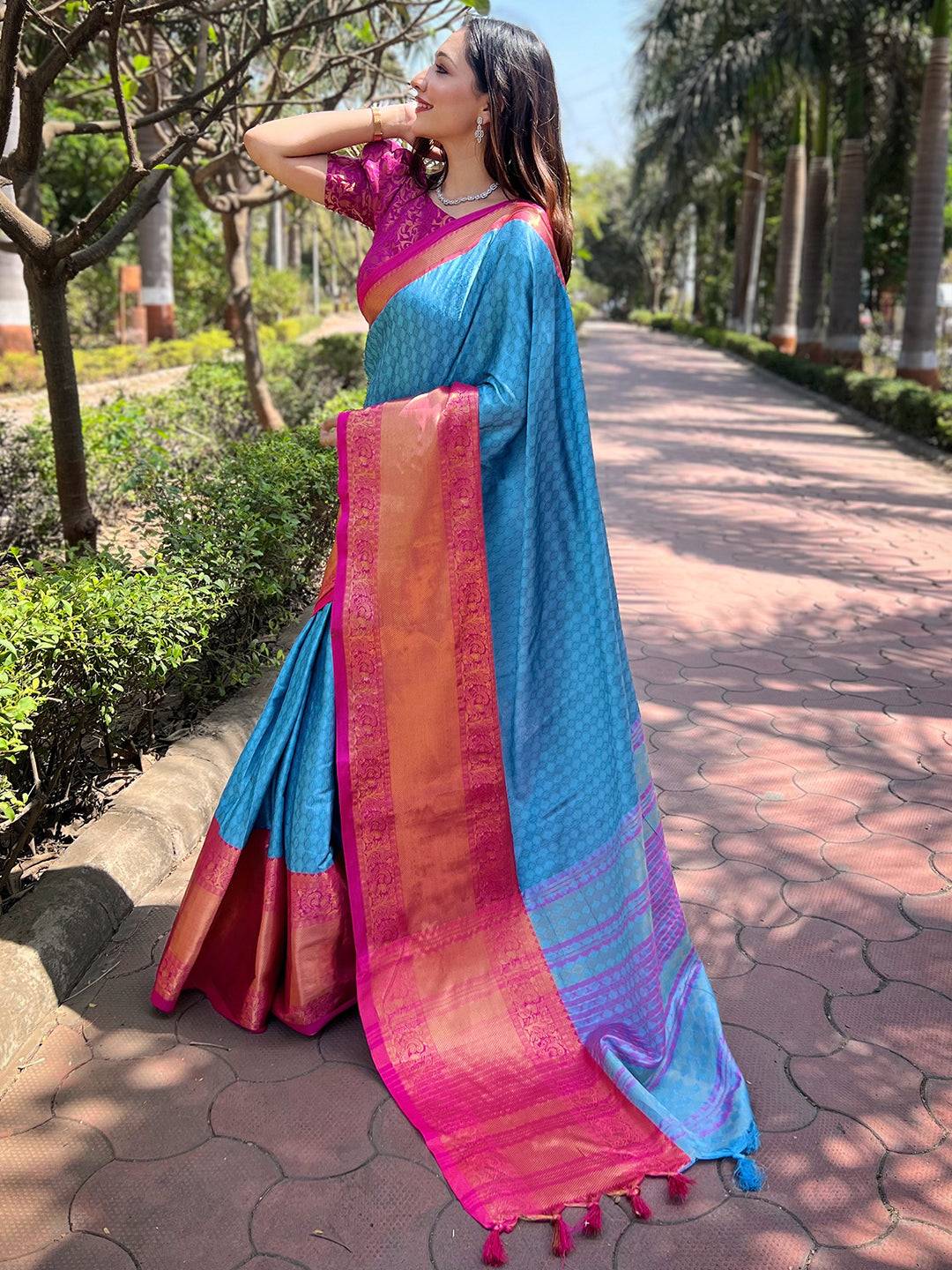 Royal Blue Colour Kanjivaram Aura Soft Silk Saree With Broced Zari Blouse by My Store