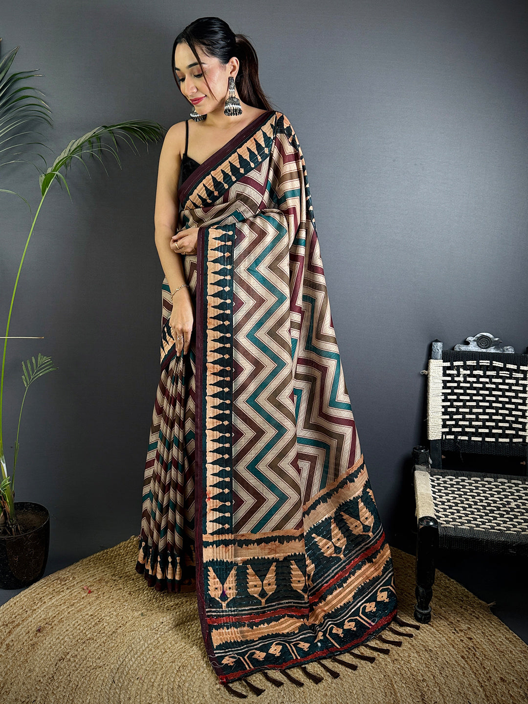 Regal Geometric Printed Linen Saree by My Store