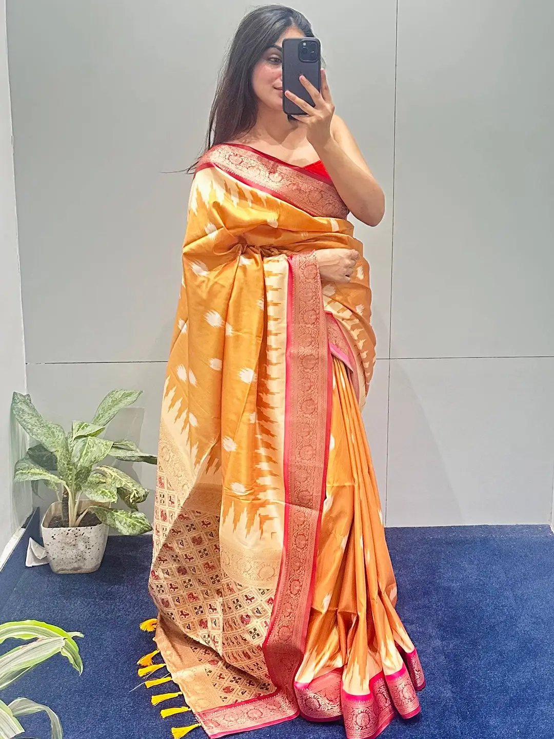 Soft Silk Banarasi saree With Zari Patola Pallu. by My Store