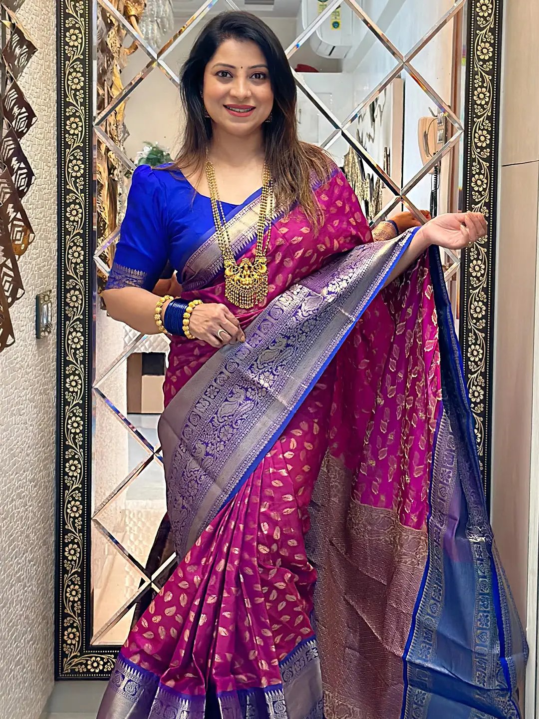 Wine Banarasi Kanchi Zari Motif Pattu Saree
