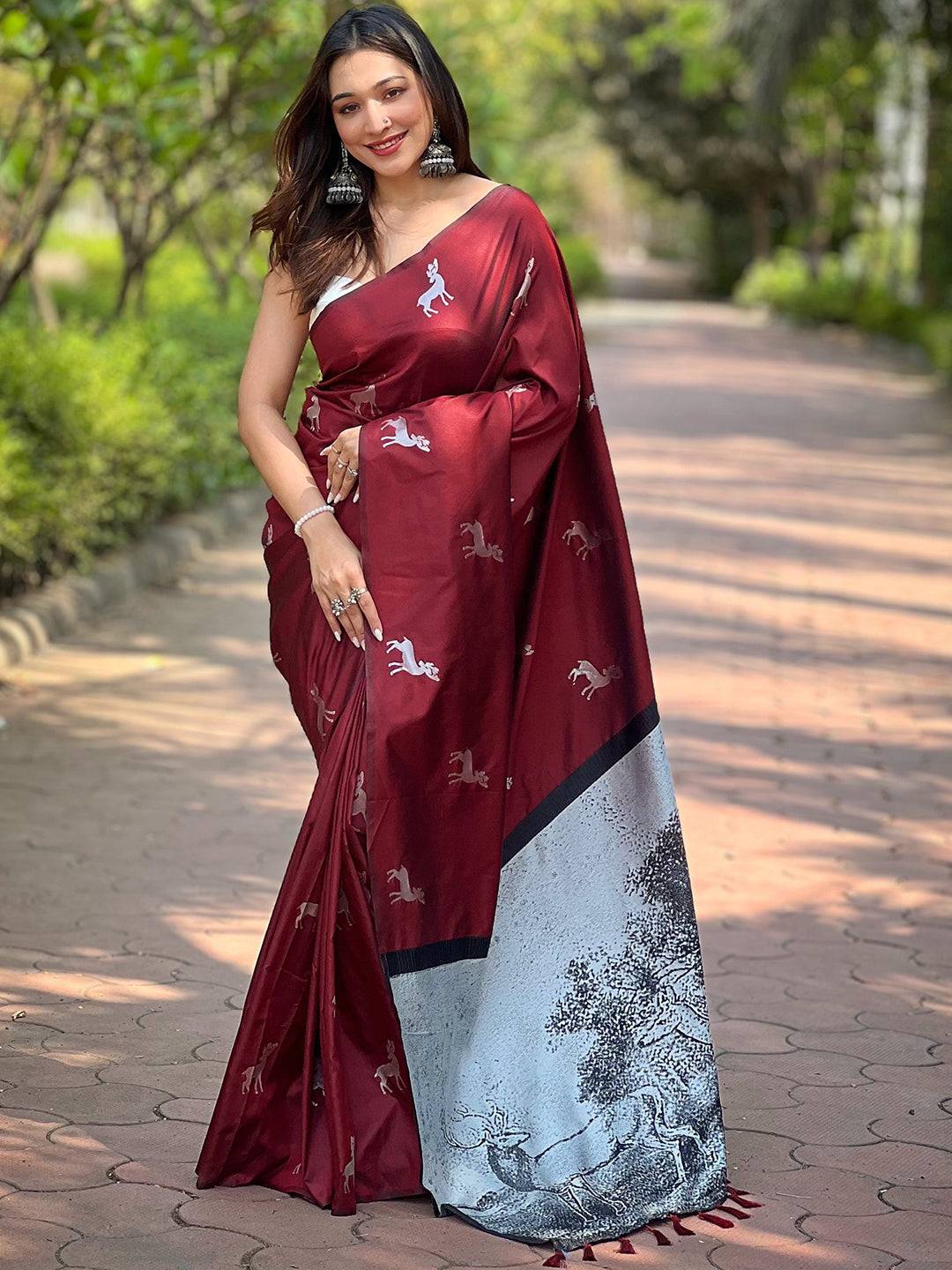Maroon Soft Silk Saree With Postar Weaving Zari Pallu