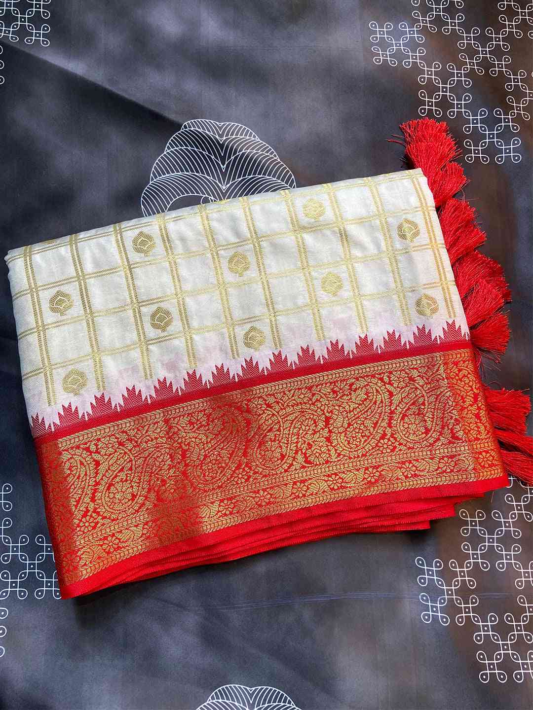Divine Elegance Attractive Soft Silk Temple Border Gadwal Saree by My Store