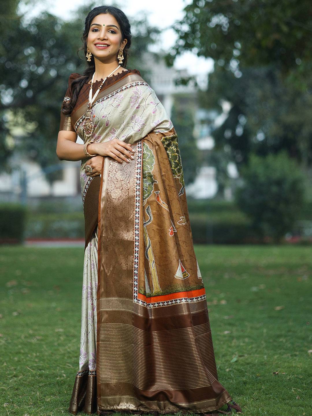 Silver Colour Batik Pen kalamkari Saree With Zari Weaving Pallu - Luxe by My Store