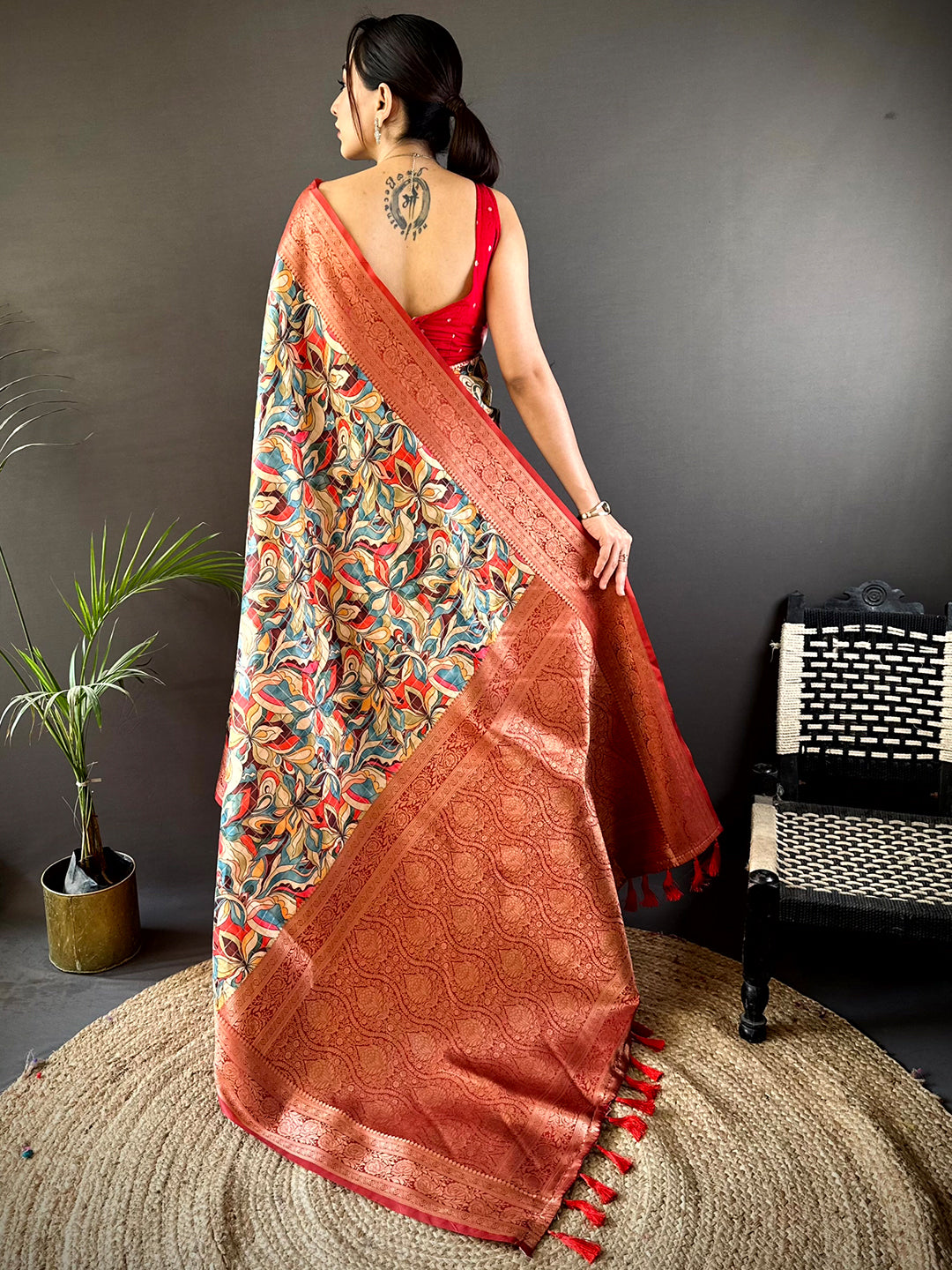Pink Soft Gadwal Pattu Geometric Saree by My Store