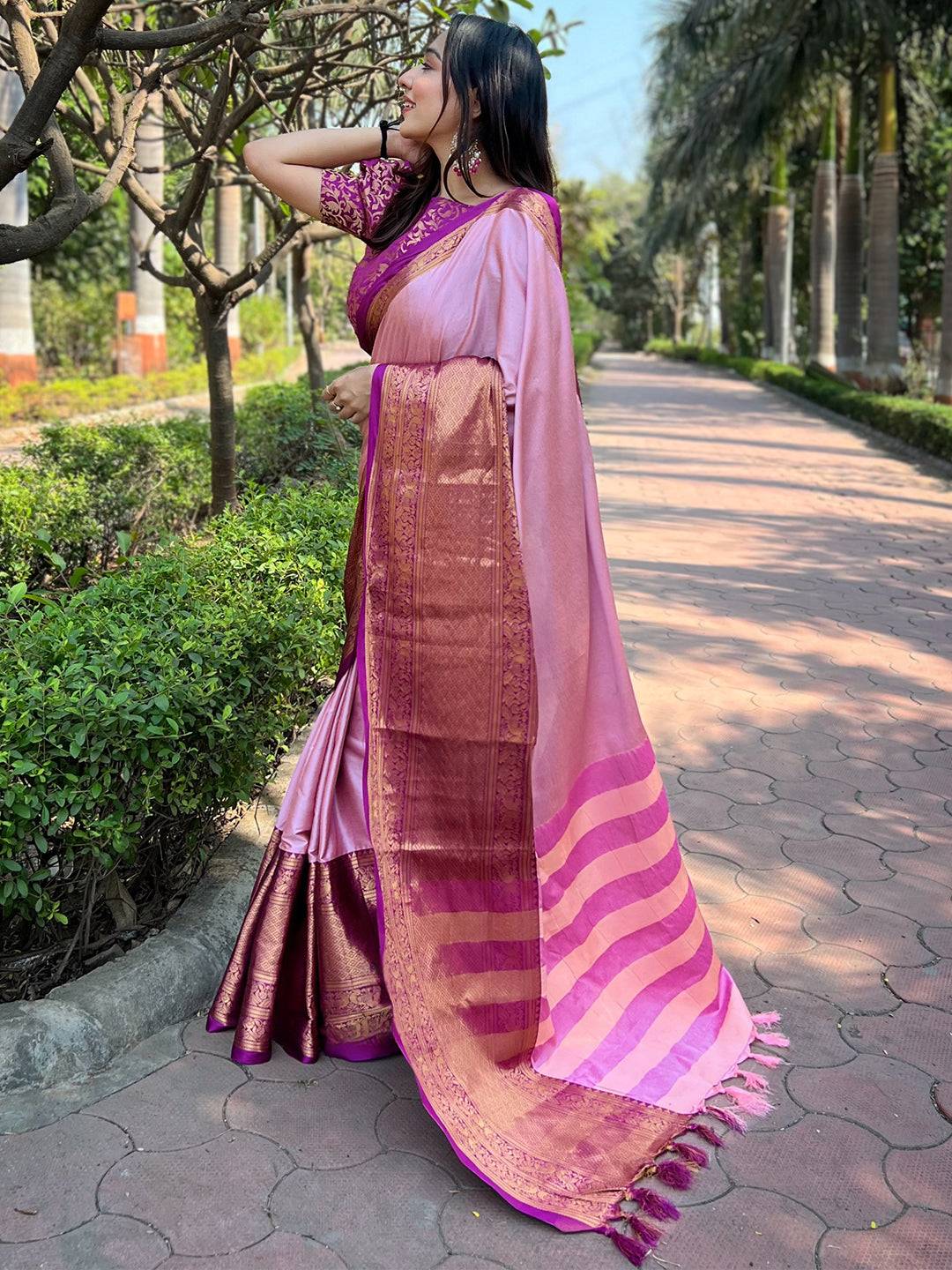 Aura Soft Silk Pink Colour Saree With Kanjivaram Weaving