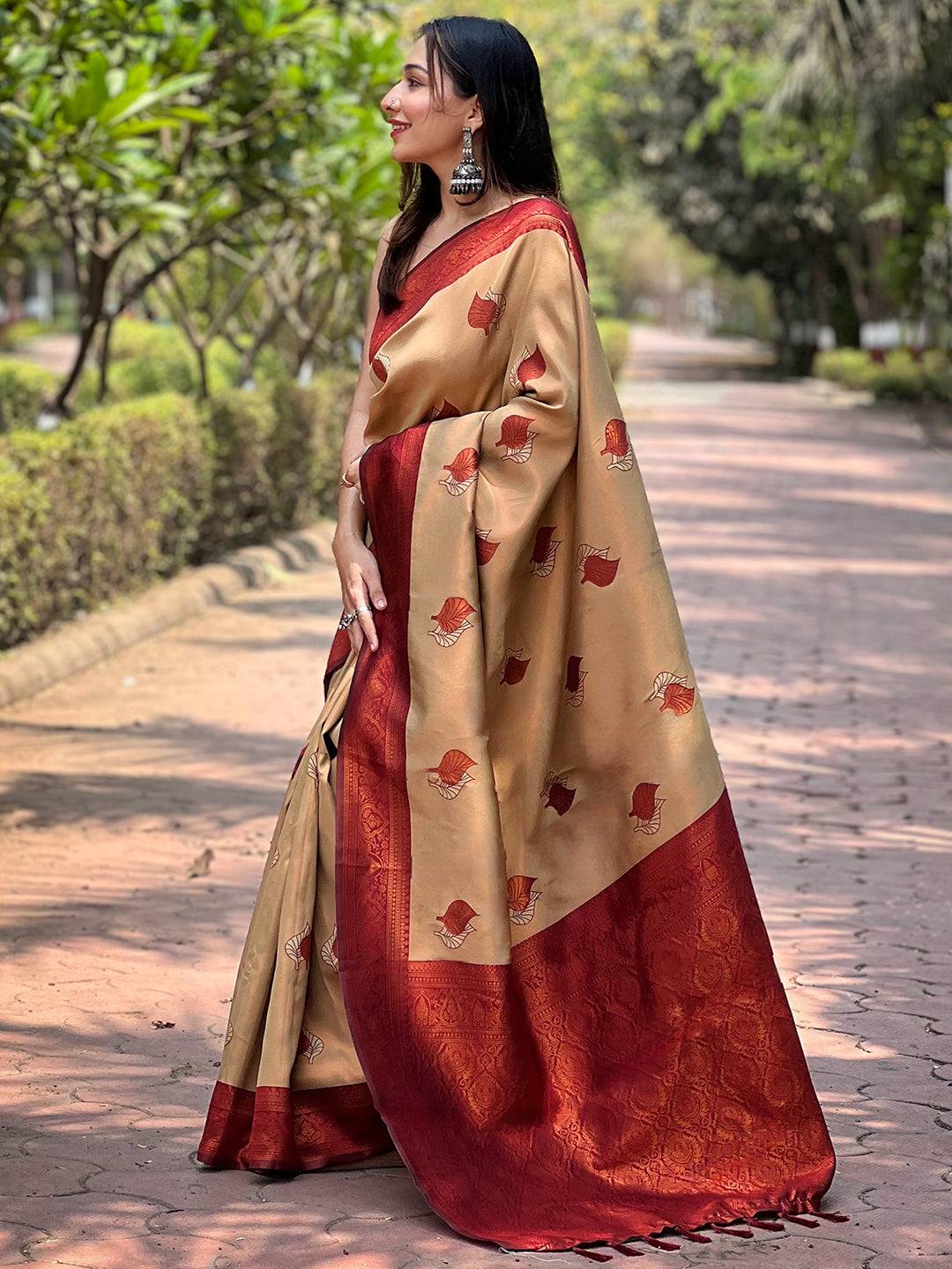 Pine Kanjivaram Tissue Saree With Gold Zari Weaving by My Store