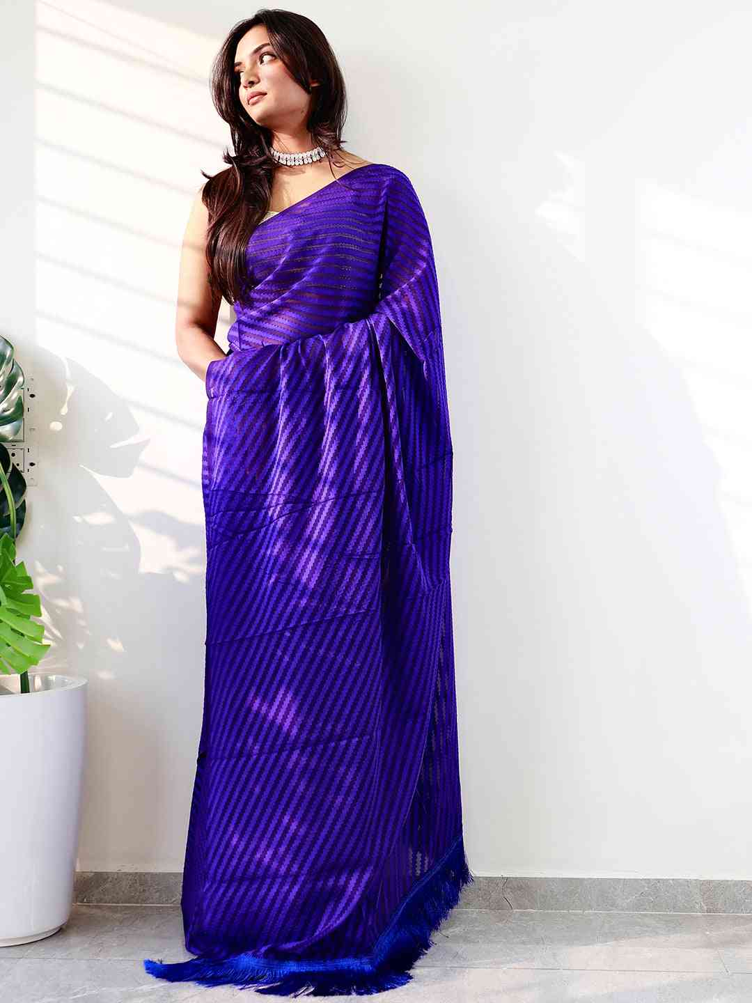 Soft Pure Georgette Saree With Thread Weaving Print by My Store