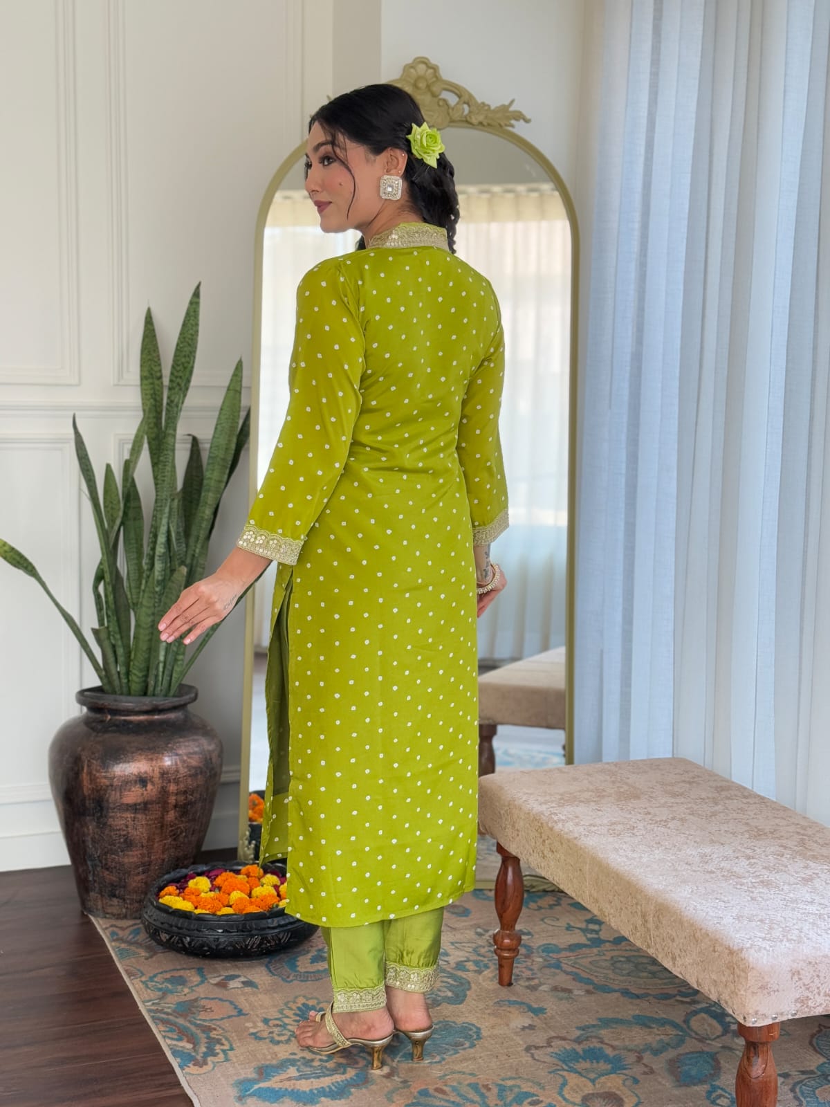 Emerald Green Kurta Set with Exquisite Embroidery