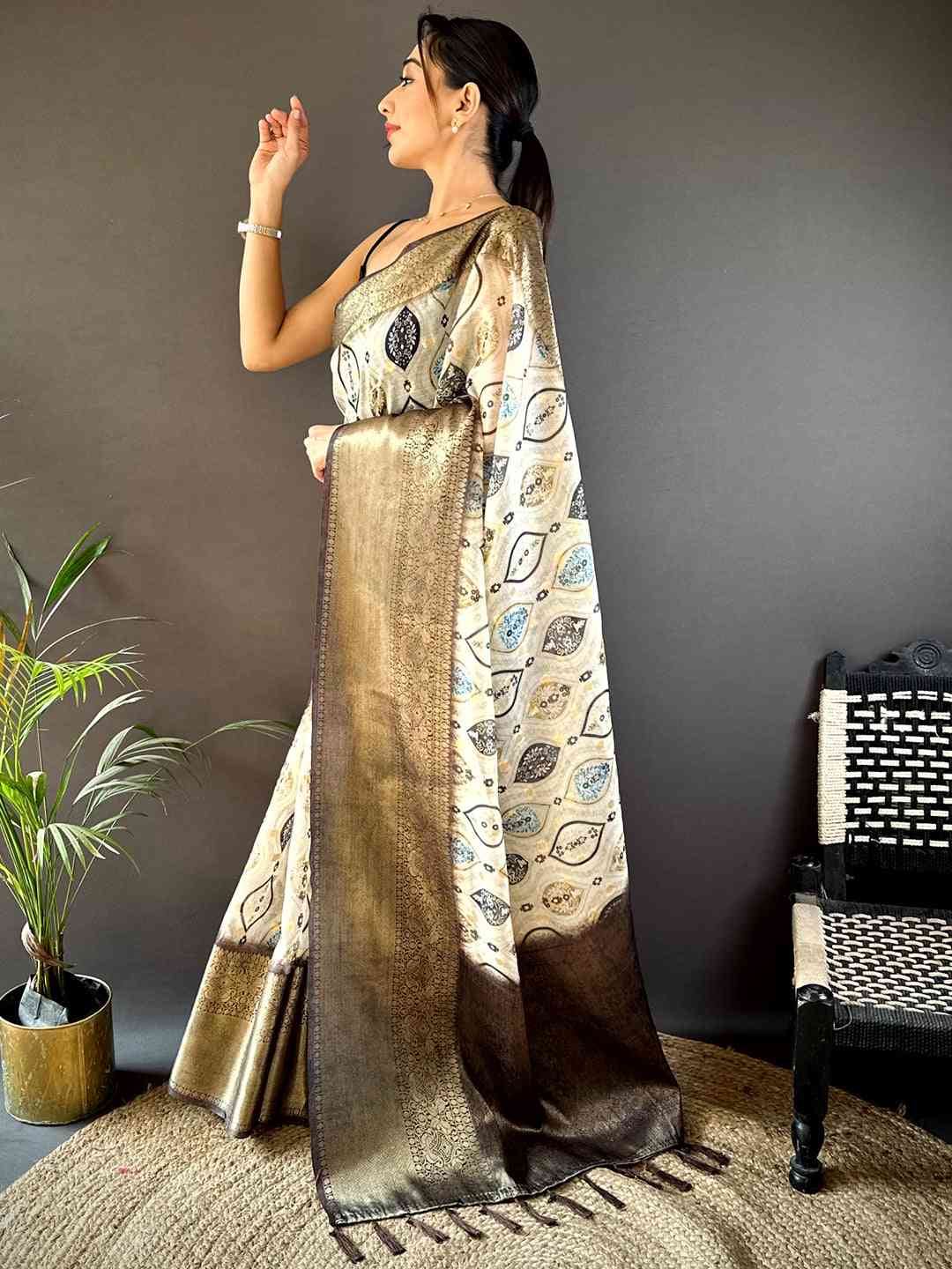 White Geometric Kota Doriya Saree