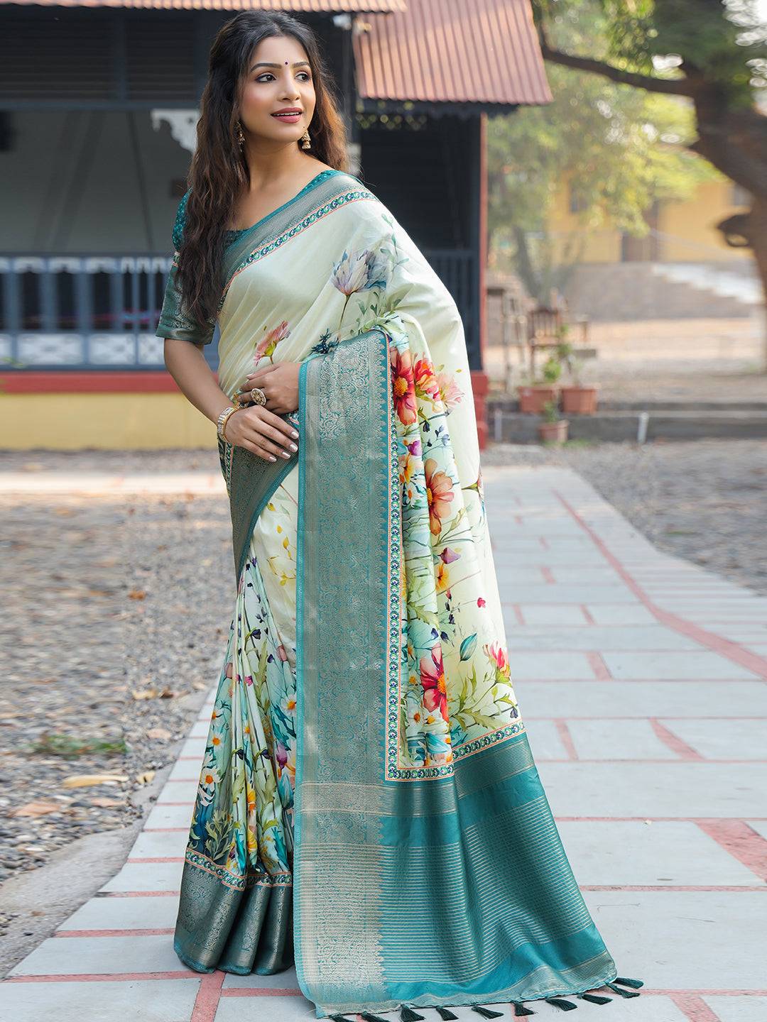 Light Green Colour Phulkari Design Zari Weaving Pallu Saree - Luxe