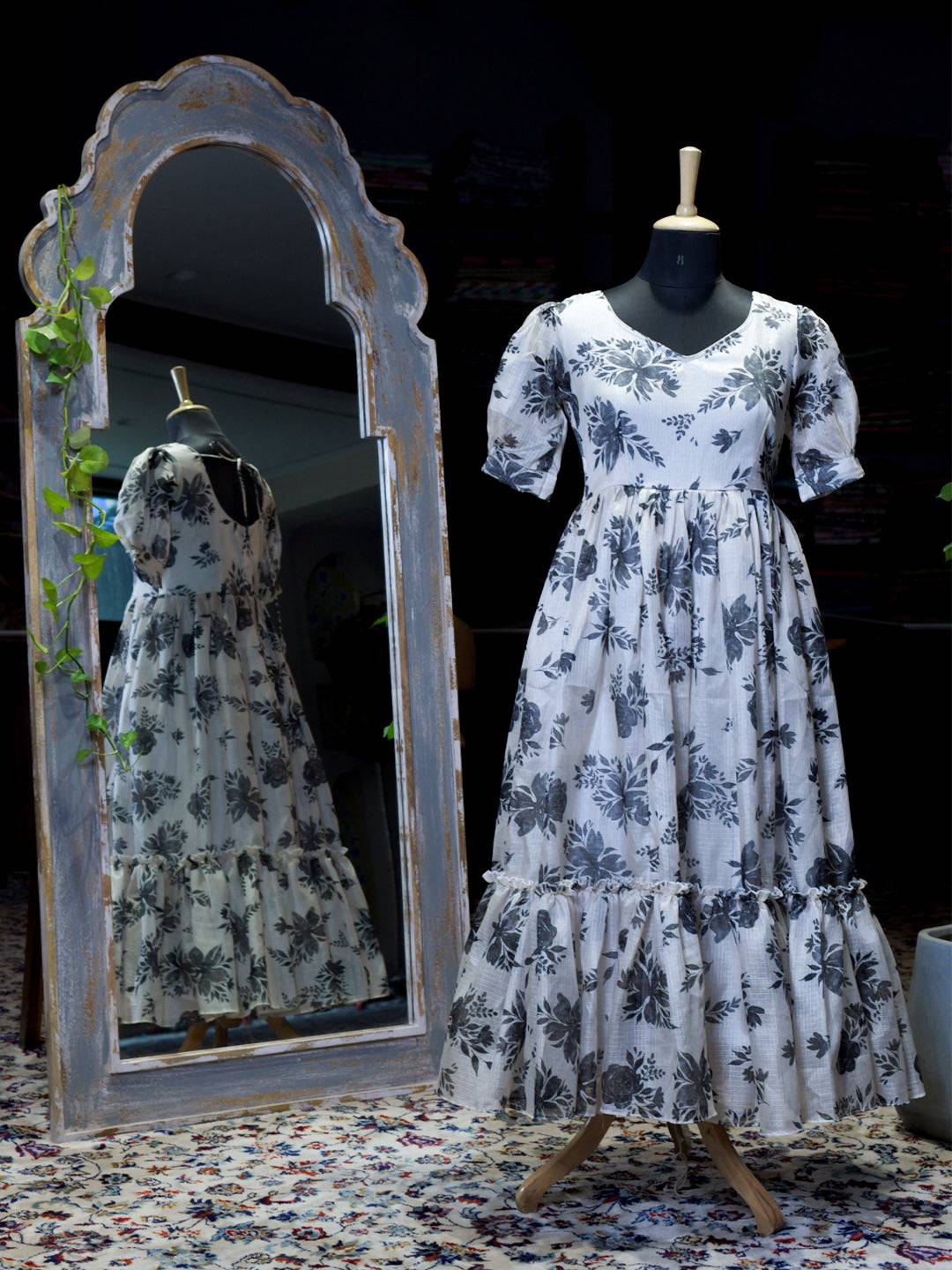 Snow White Puff Sleeves Midi Dress by My Store
