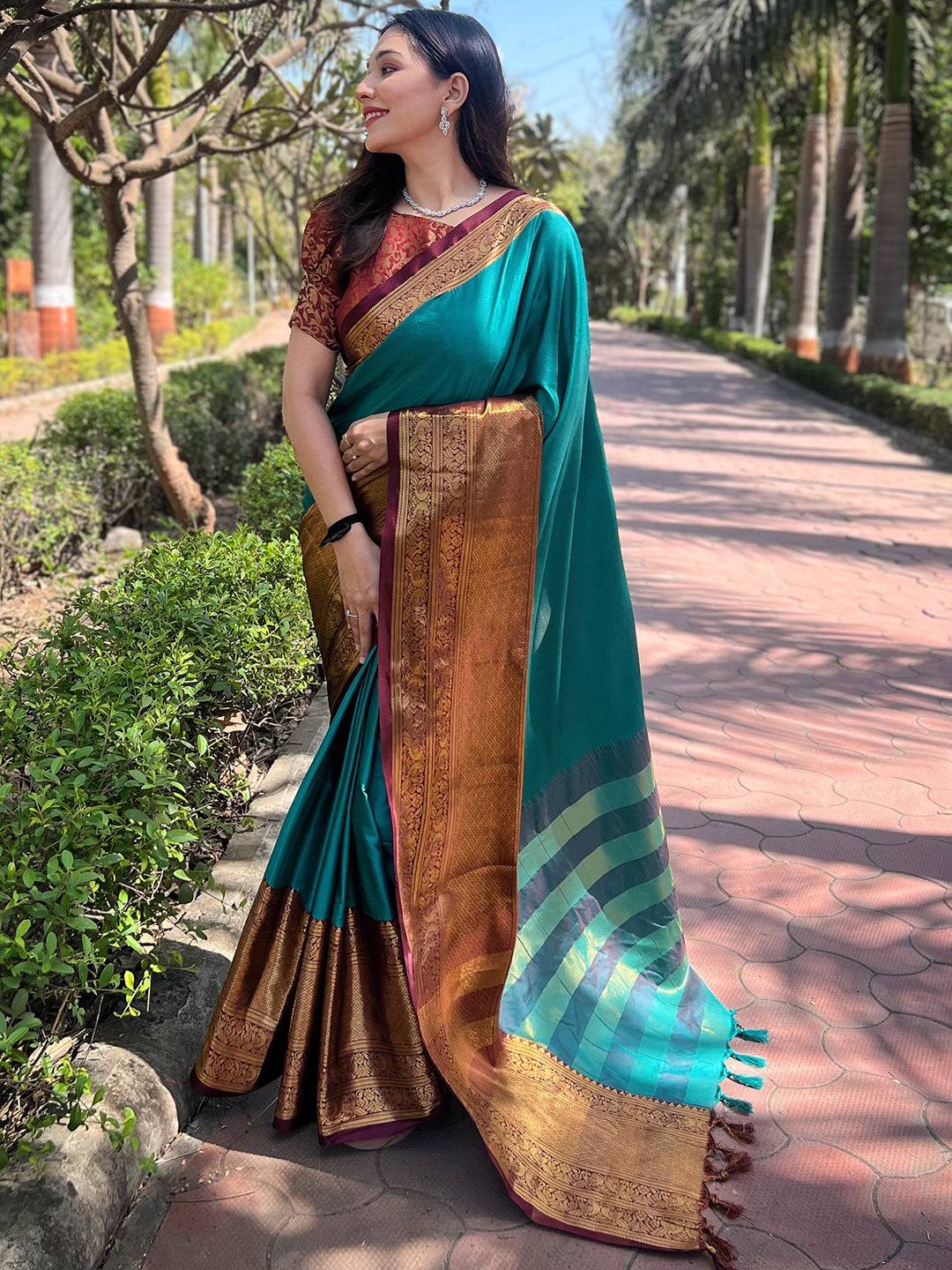 Aura Soft Silk Teal Colour Saree With Kanjivaram Weaving