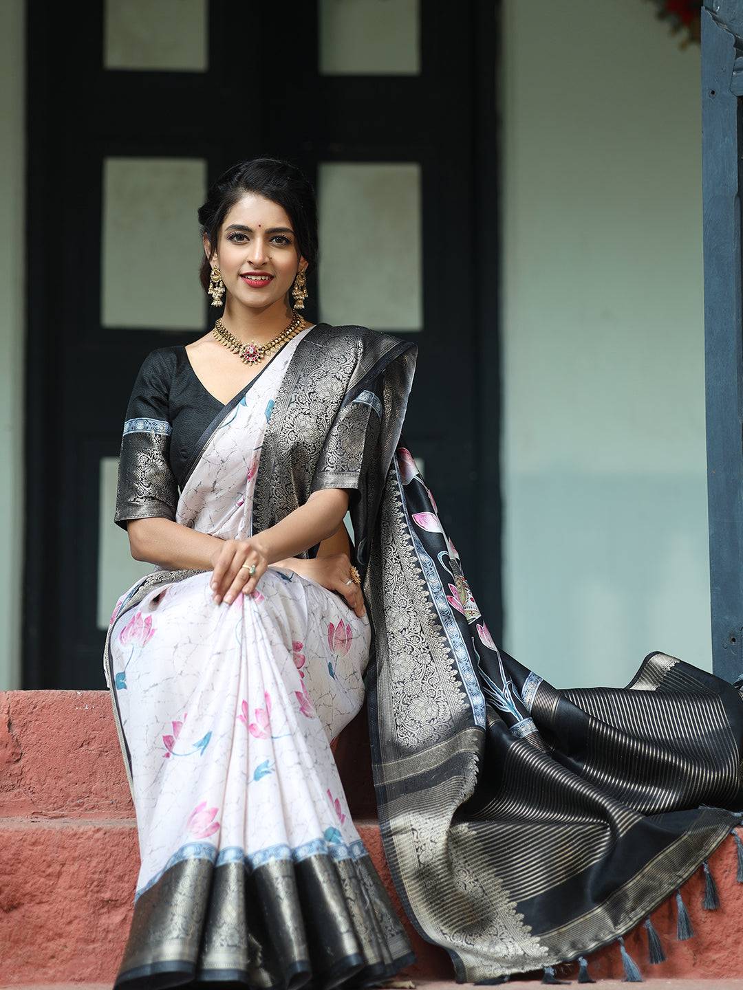 Batik Pen kalamkari Off White Colour Zari Weaving Pallu Saree - Luxe