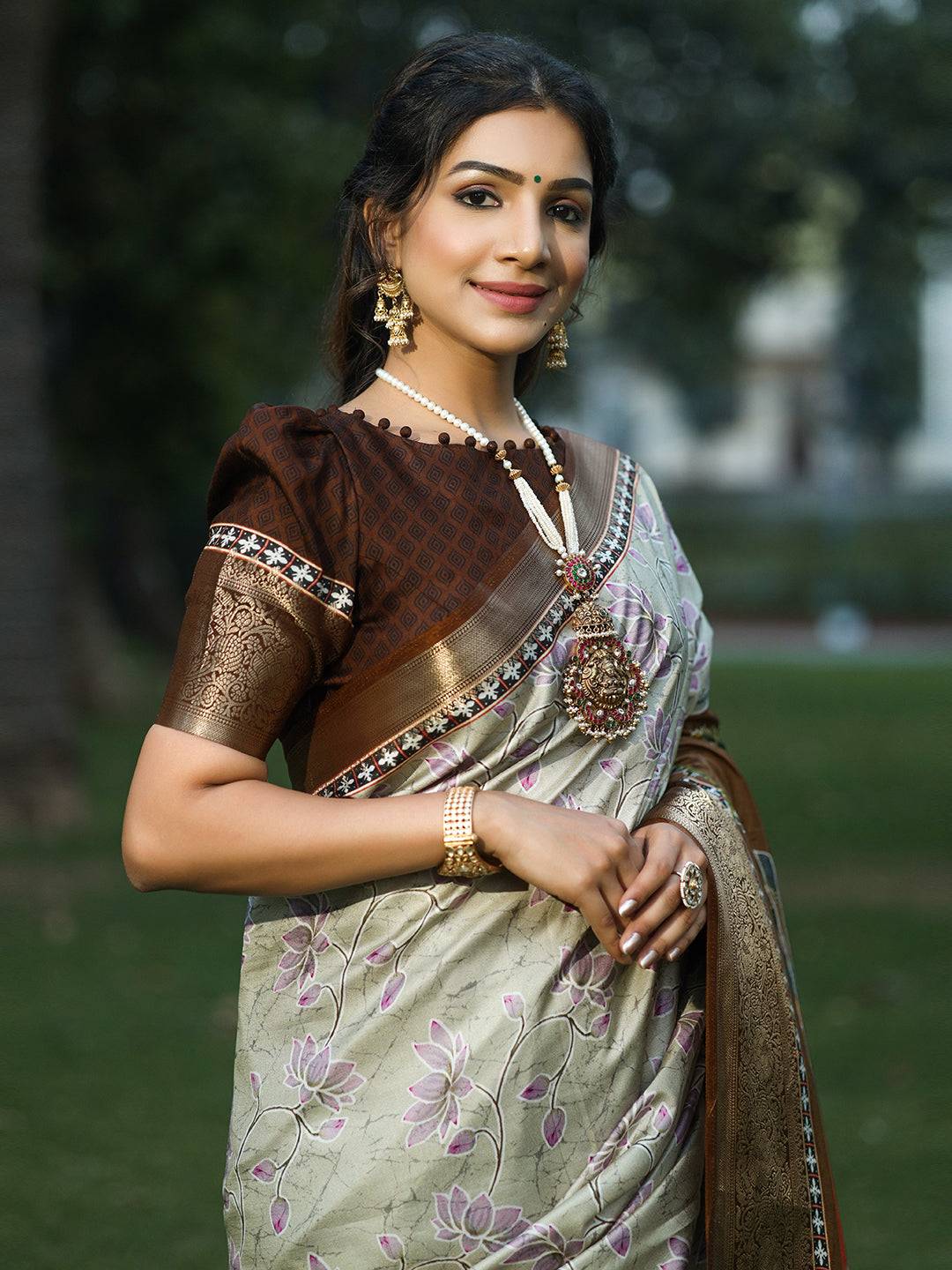 Silver Colour Batik Pen kalamkari Saree With Zari Weaving Pallu - Luxe by My Store
