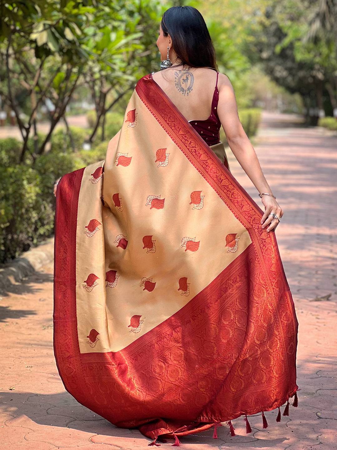 Pine Kanjivaram Tissue Saree With Gold Zari Weaving by My Store