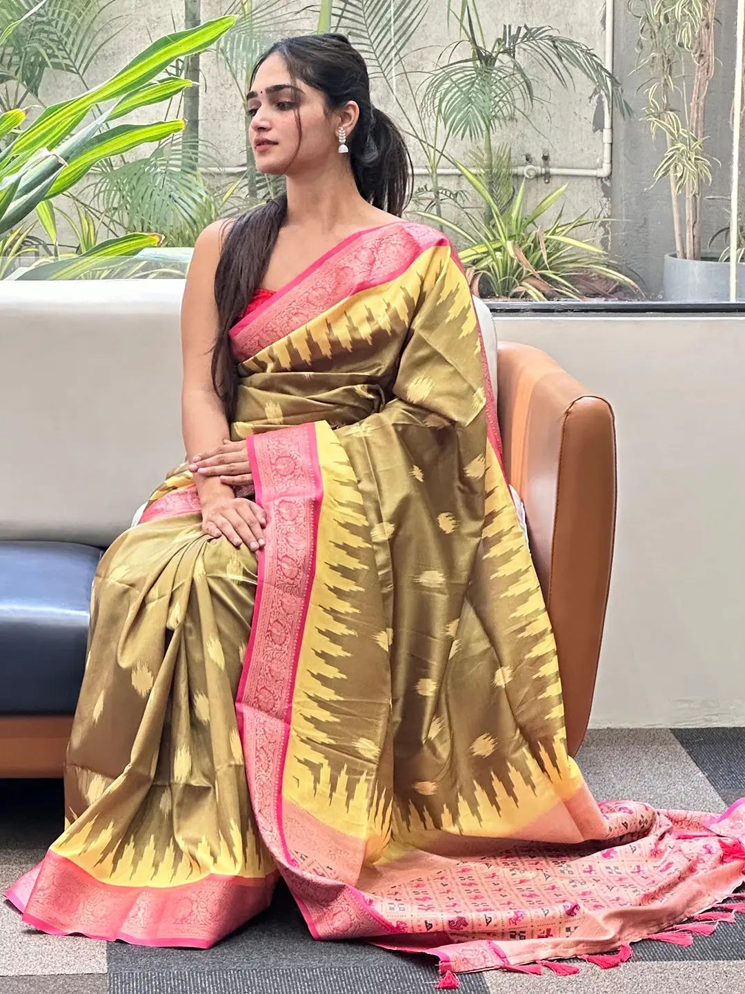Soft Silk Banarasi saree With Zari Patola Pallu. by My Store