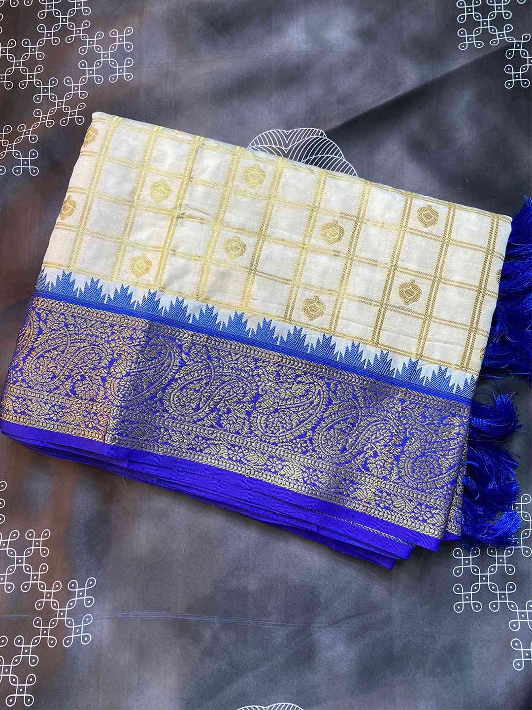 Divine Elegance Attractive Soft Silk Temple Border Gadwal Saree by My Store