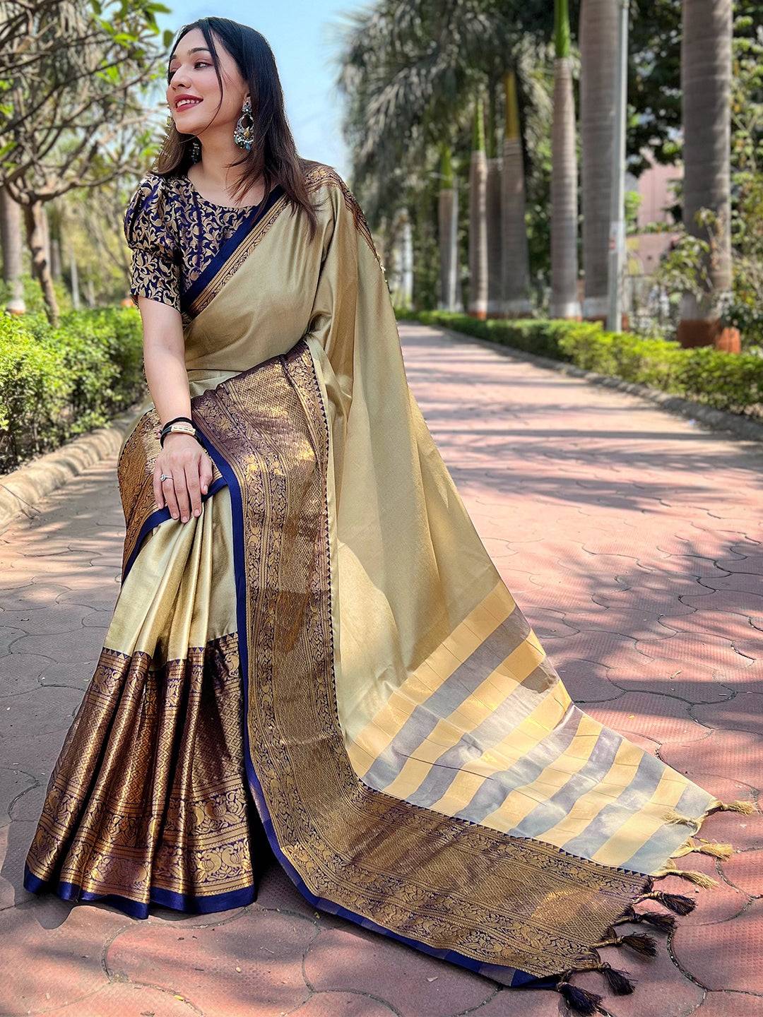Aura Soft Silk Olive Colour Saree With Kanjivaram Weaving