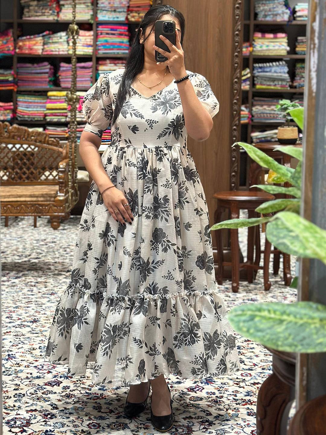 Snow White Puff Sleeves Midi Dress by My Store