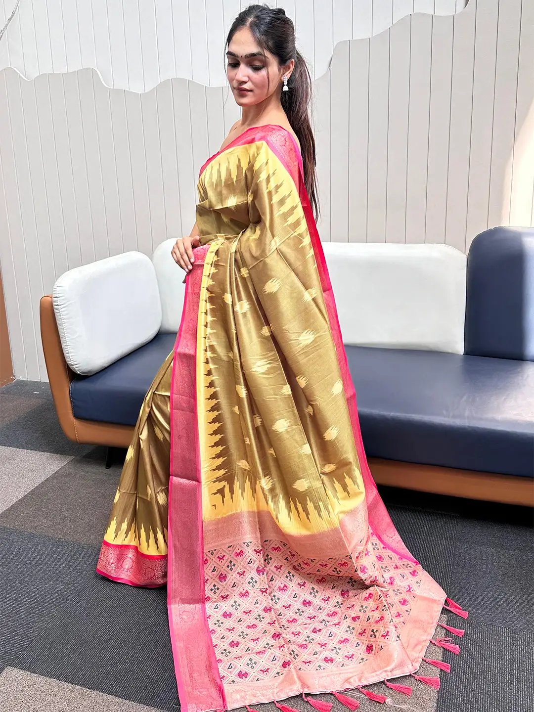 Soft Silk Banarasi saree With Zari Patola Pallu. by My Store