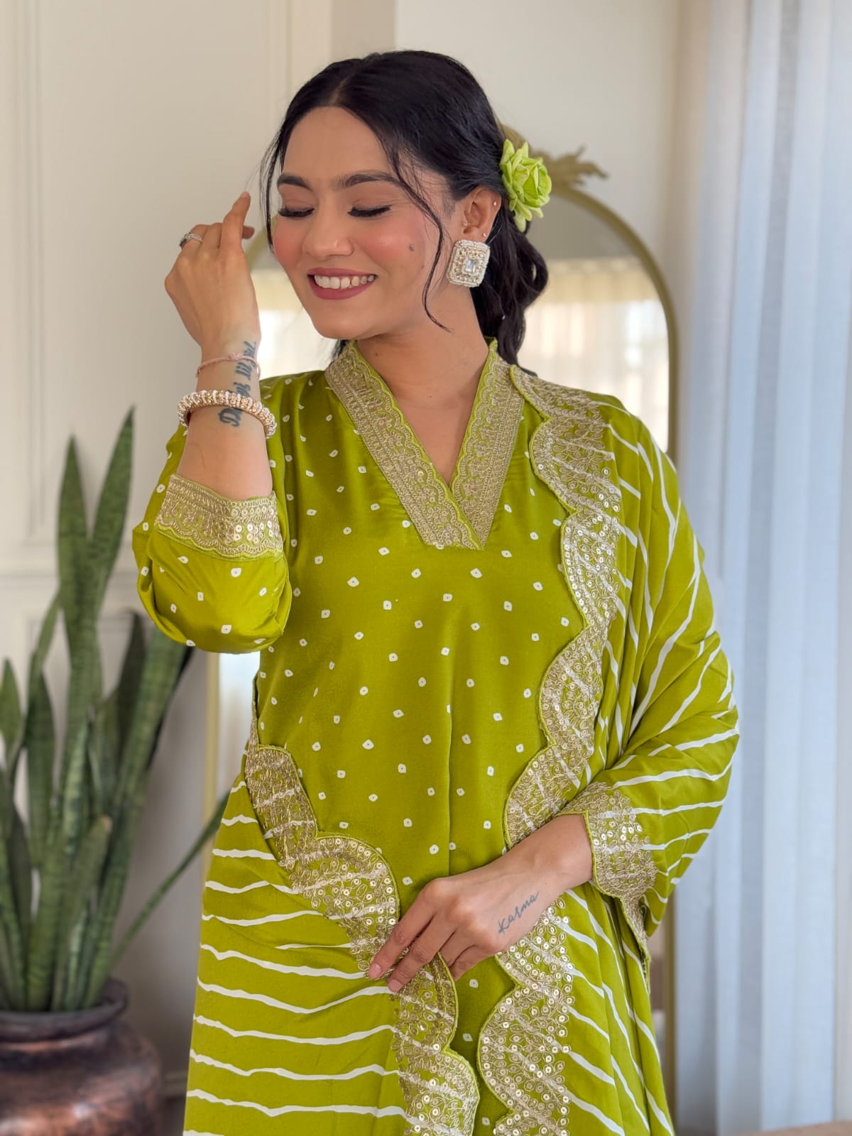 Emerald Green Kurta Set with Exquisite Embroidery
