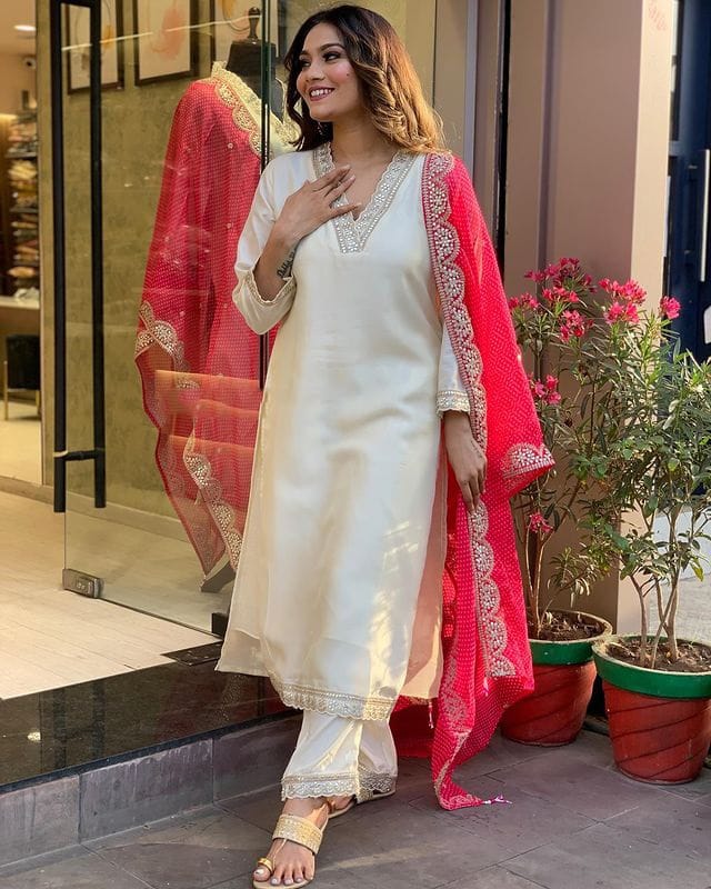 Pure White Kurta Accentuated with a Striking Scarlet Dupatta