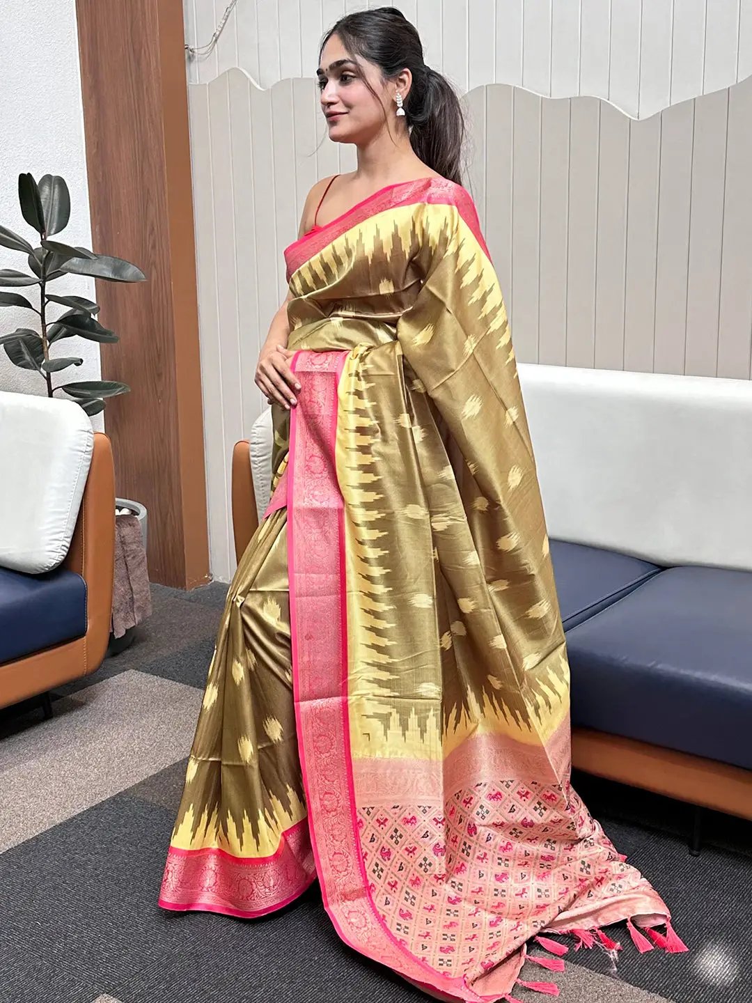Soft Silk Banarasi saree With Zari Patola Pallu. by My Store
