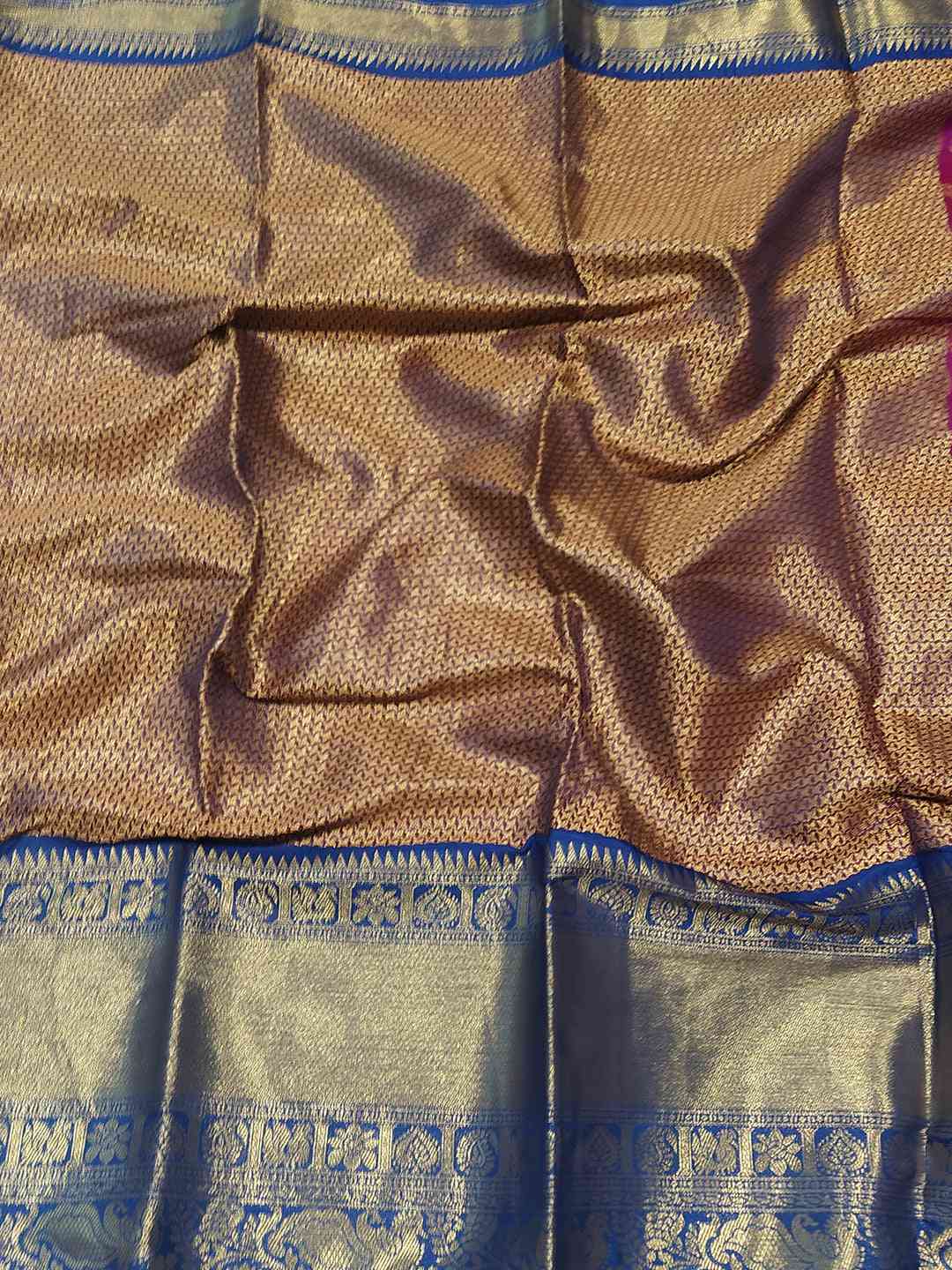 Wine Banarasi Kanchi Zari Motif Pattu Saree