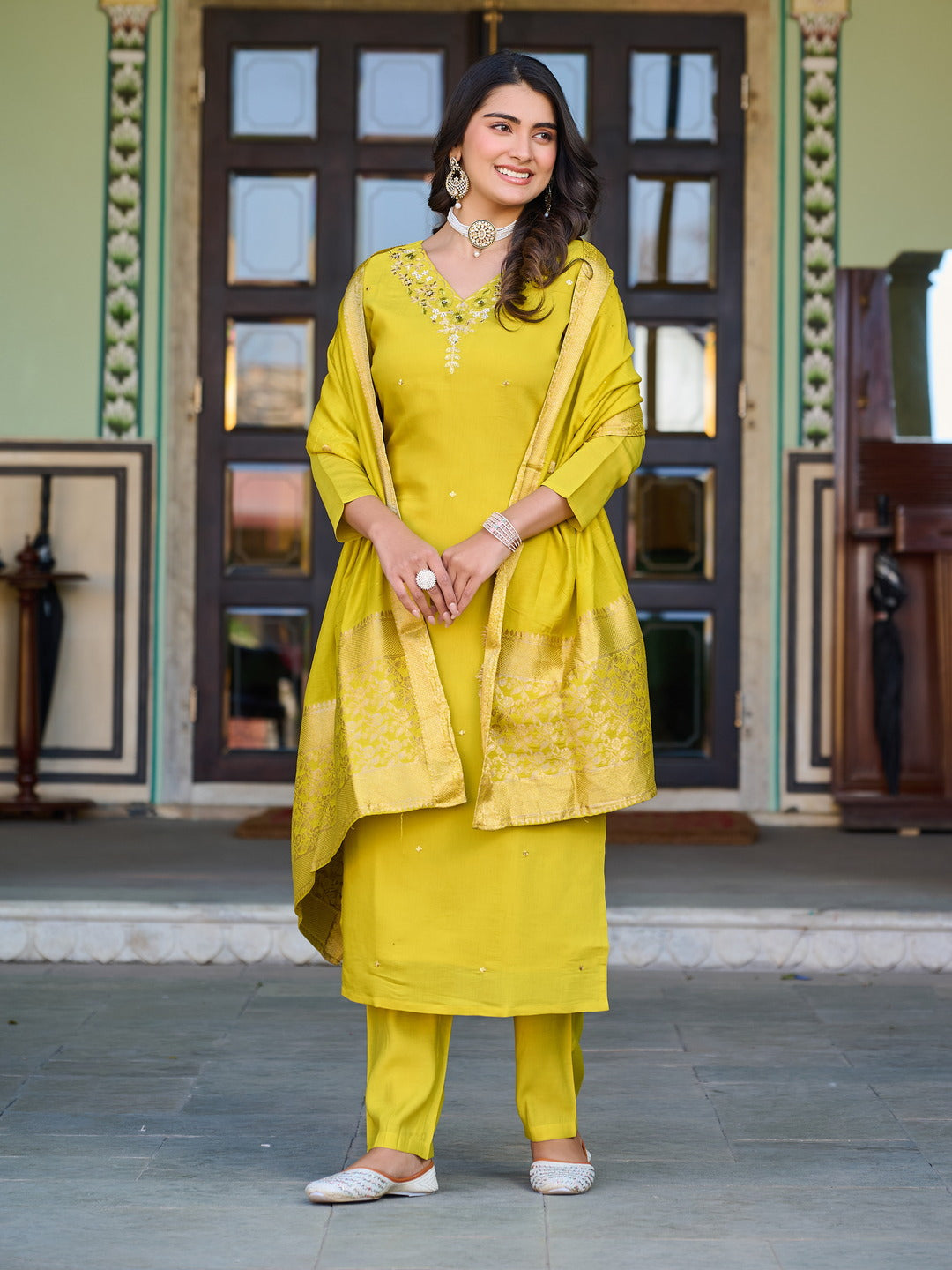 Ethenic Parrot Green Kurta Set