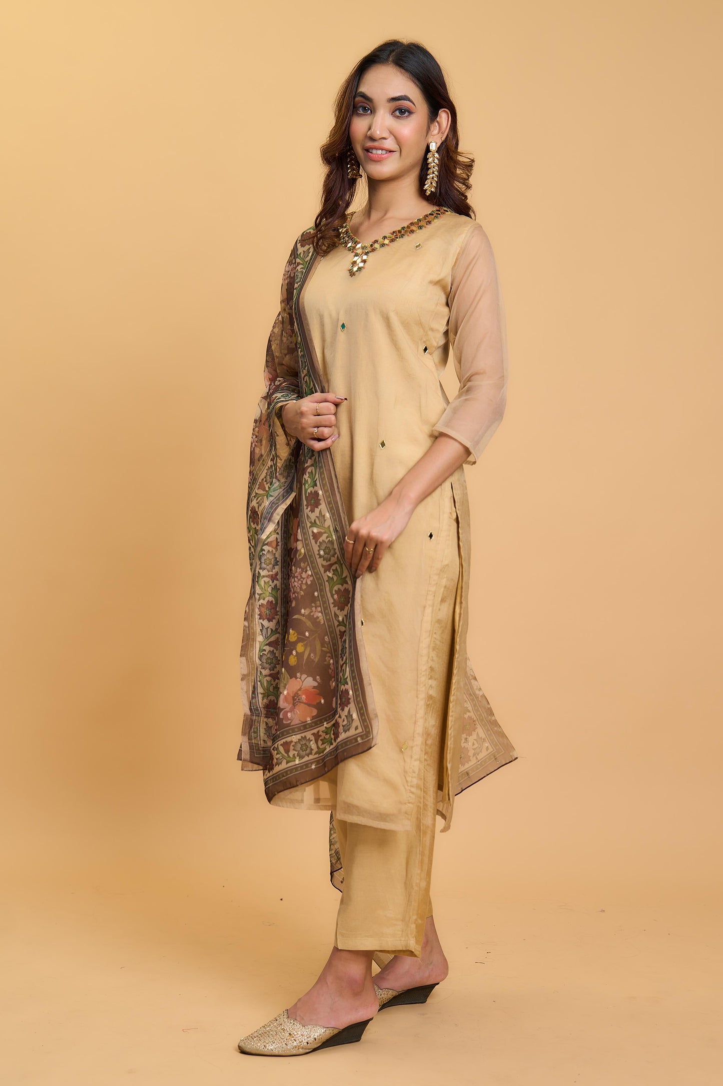 Trending begie Kurta Set For Laddies With Printed Duppta