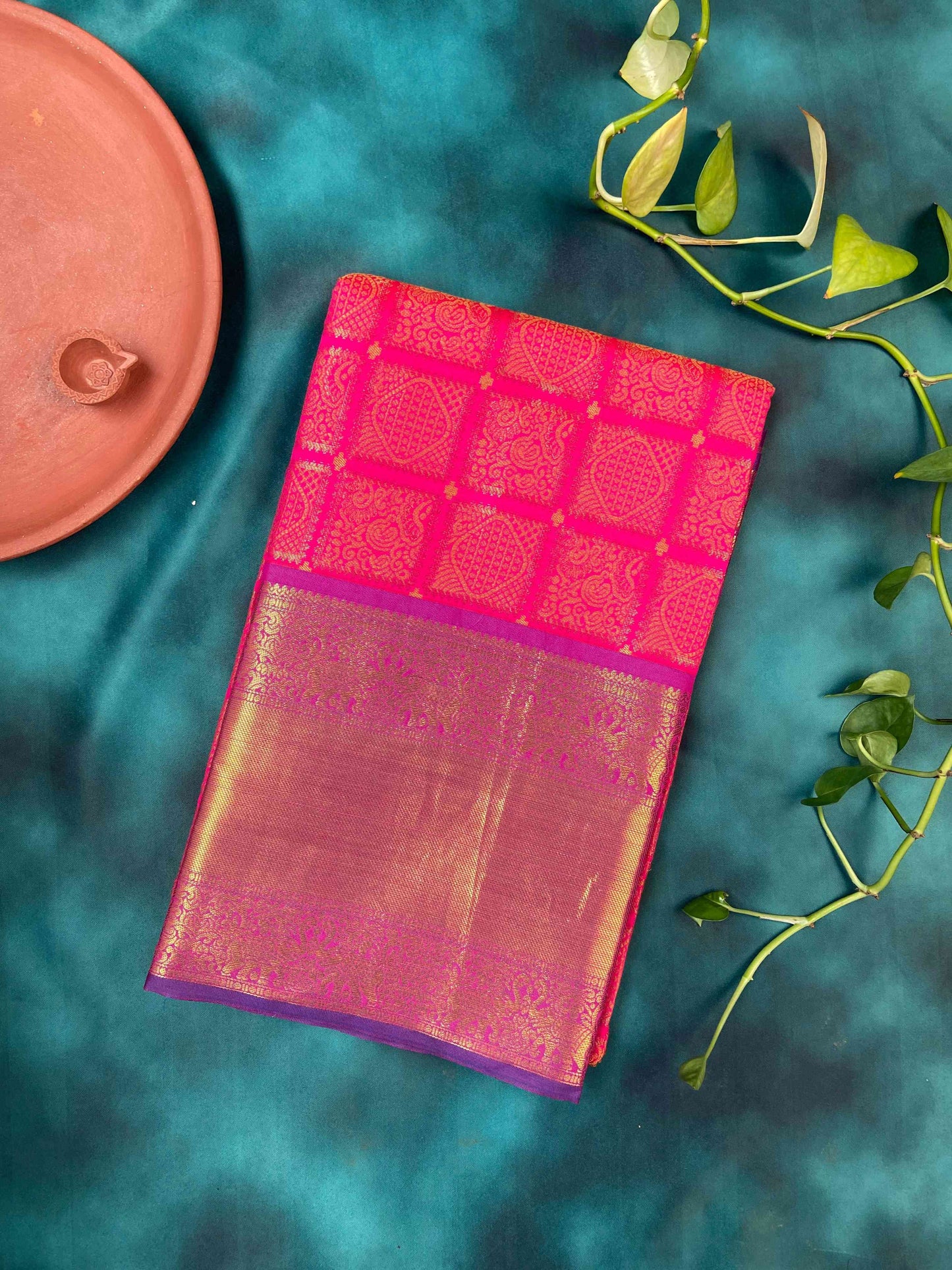 Checked Print Kanjivaram Silk Saree With Zari Work by My Store