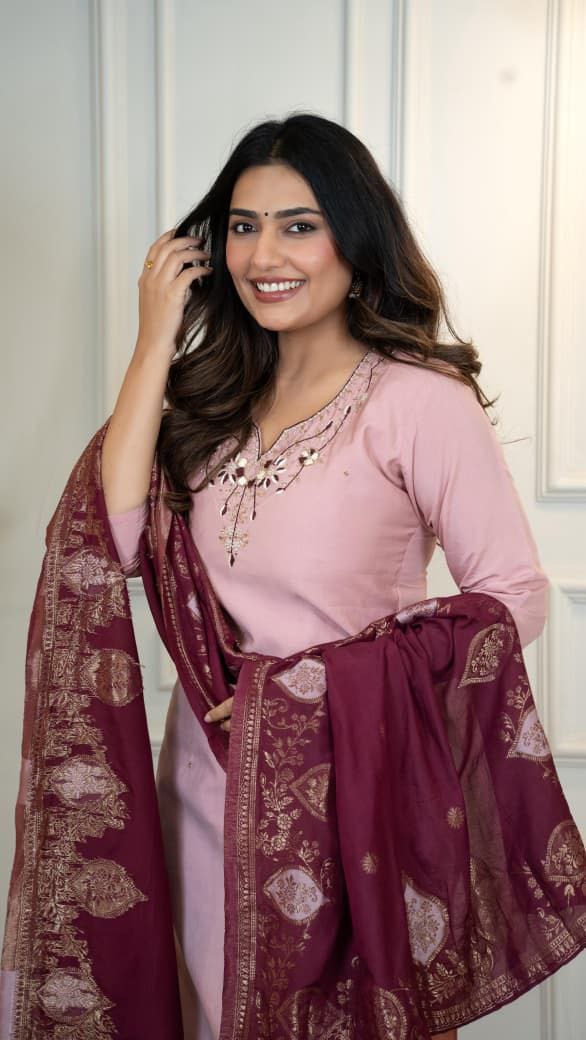 Peach Kurta Set with Maroon Dupatta – Elegant Women’s Ethnic Wear