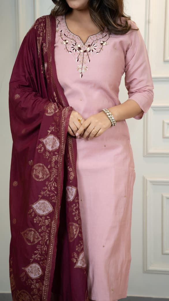 Peach Kurta Set with Maroon Dupatta – Elegant Women’s Ethnic Wear