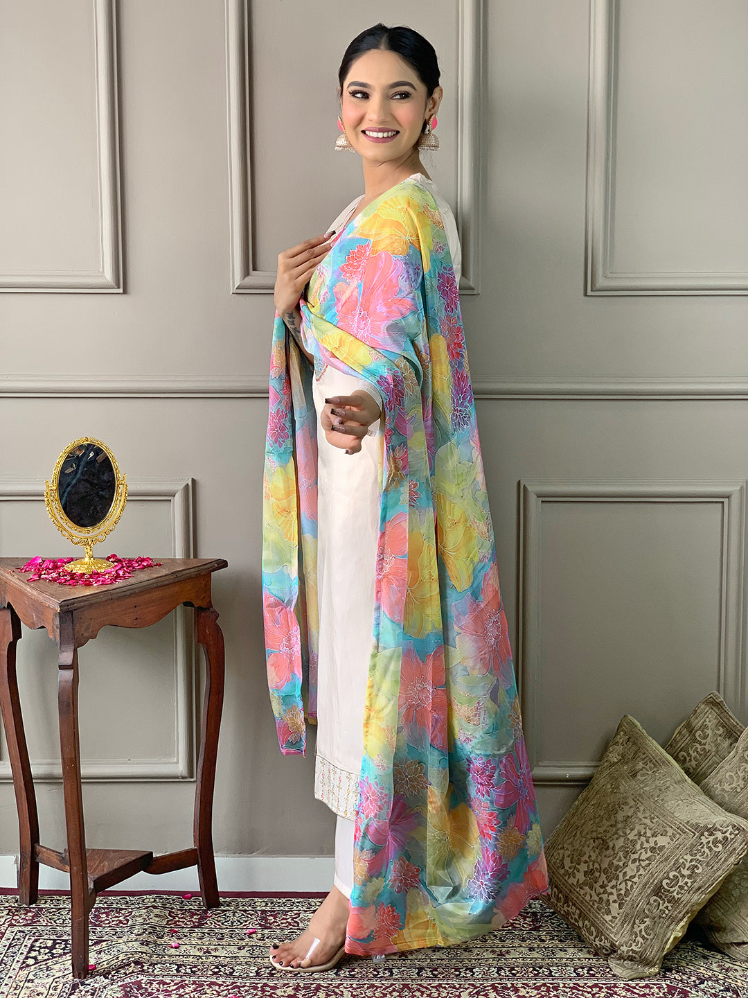Trending Women Wear white Kurta Set