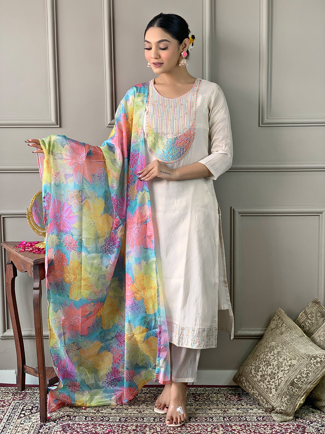 Trending Women Wear white Kurta Set