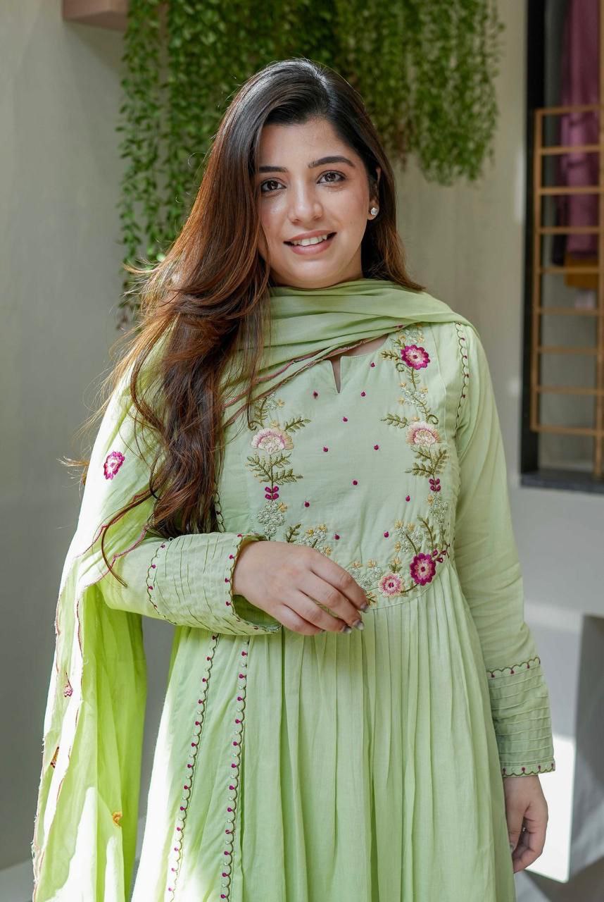 classi green kurta set for women