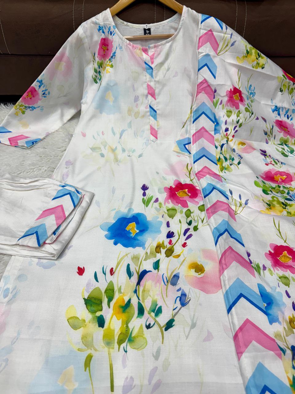 White Garden Grace Kurta Set