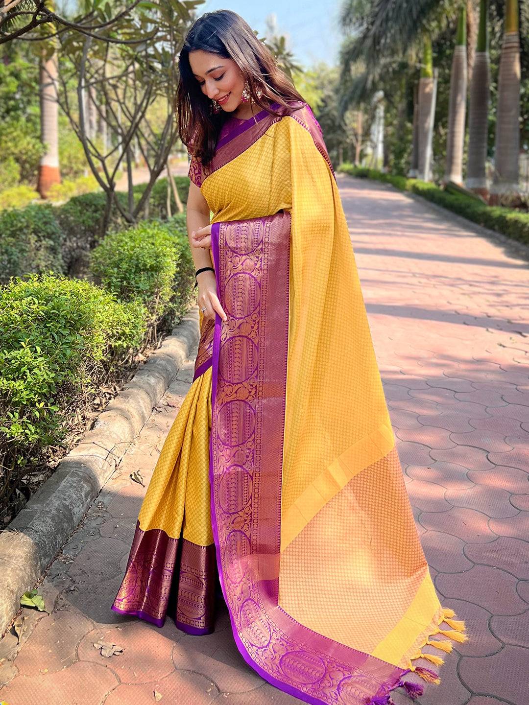 Yellow Aura Soft Silk Saree With Kanjivaram Weaving Broced Zari Blouse