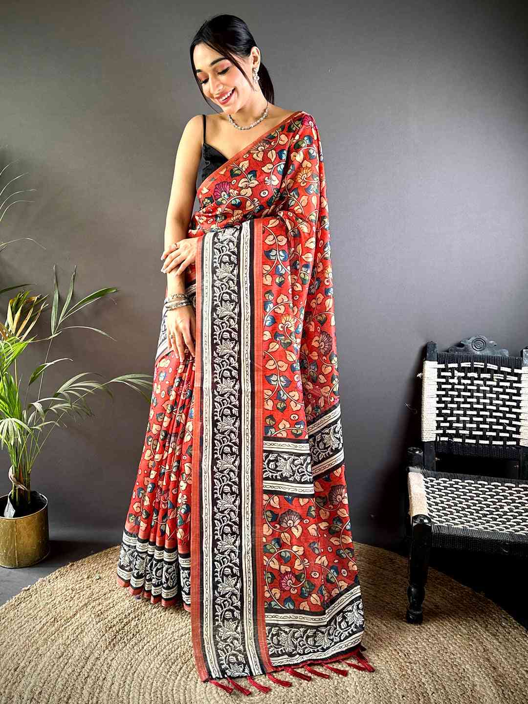 Red Chanderi Phulkari Floral Sulb Saree by My Store