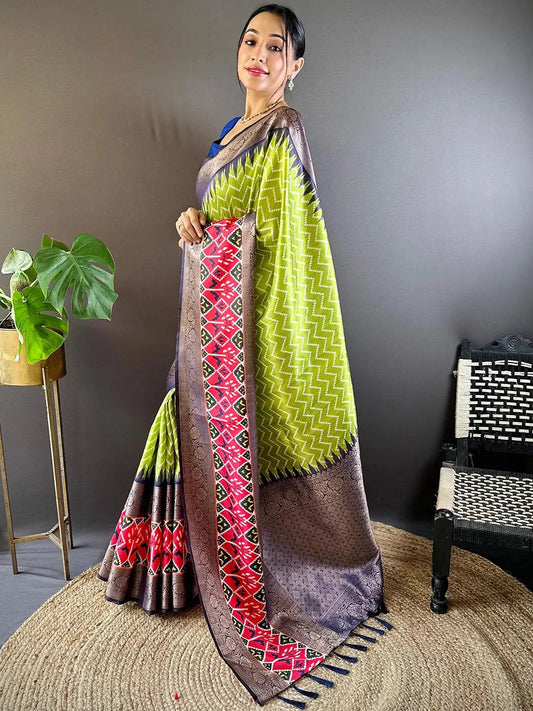 Elegant Double Border Design Saree with Zigzag Print by My Store