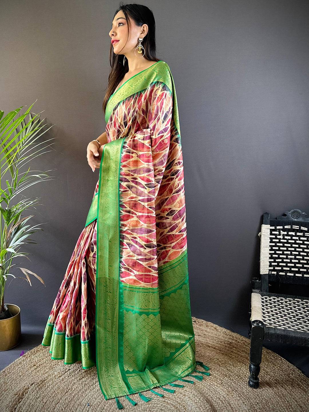 Green Kovai Rettapet Border Geometric Saree by My Store