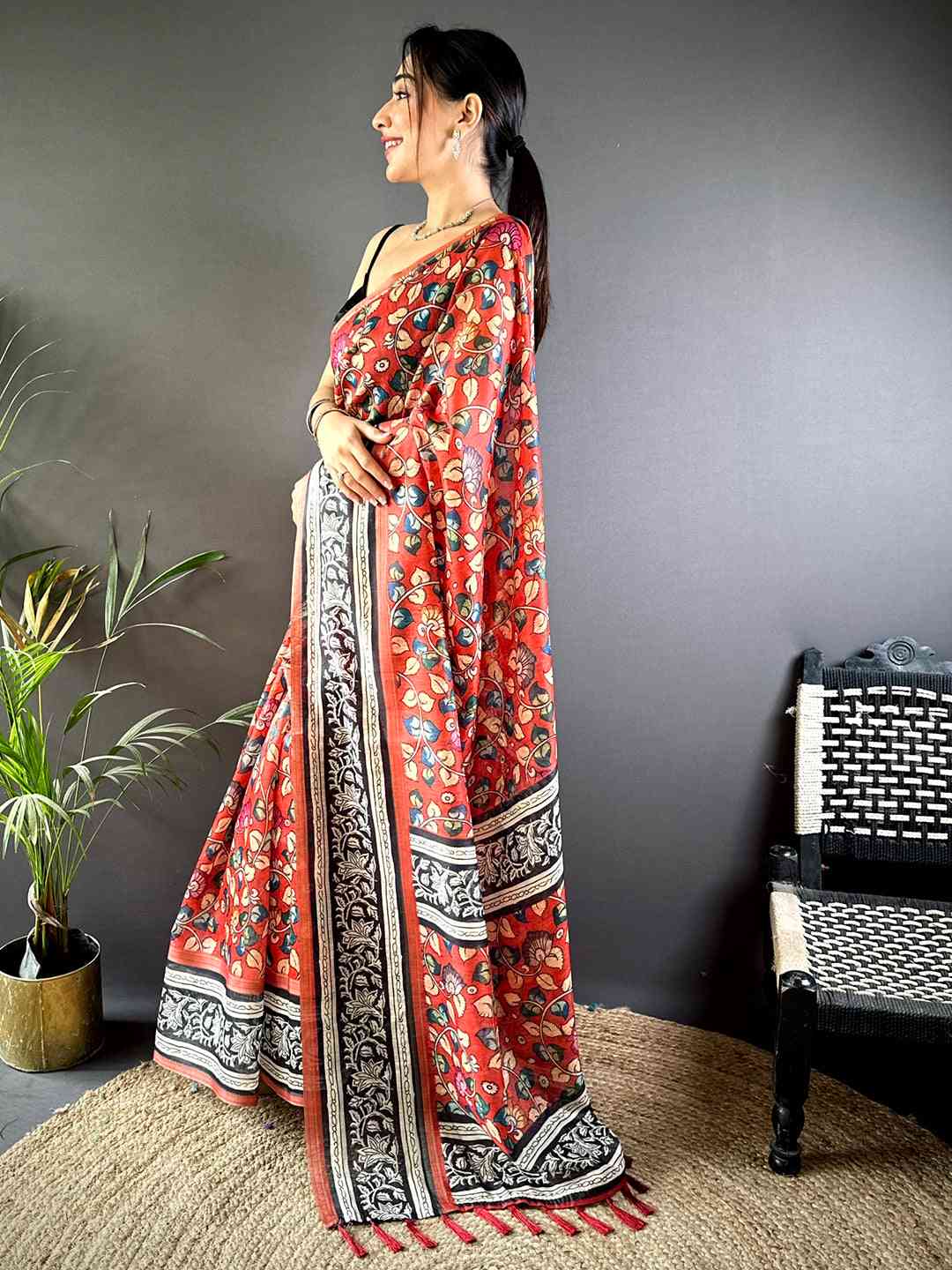 Red Chanderi Phulkari Floral Sulb Saree by My Store