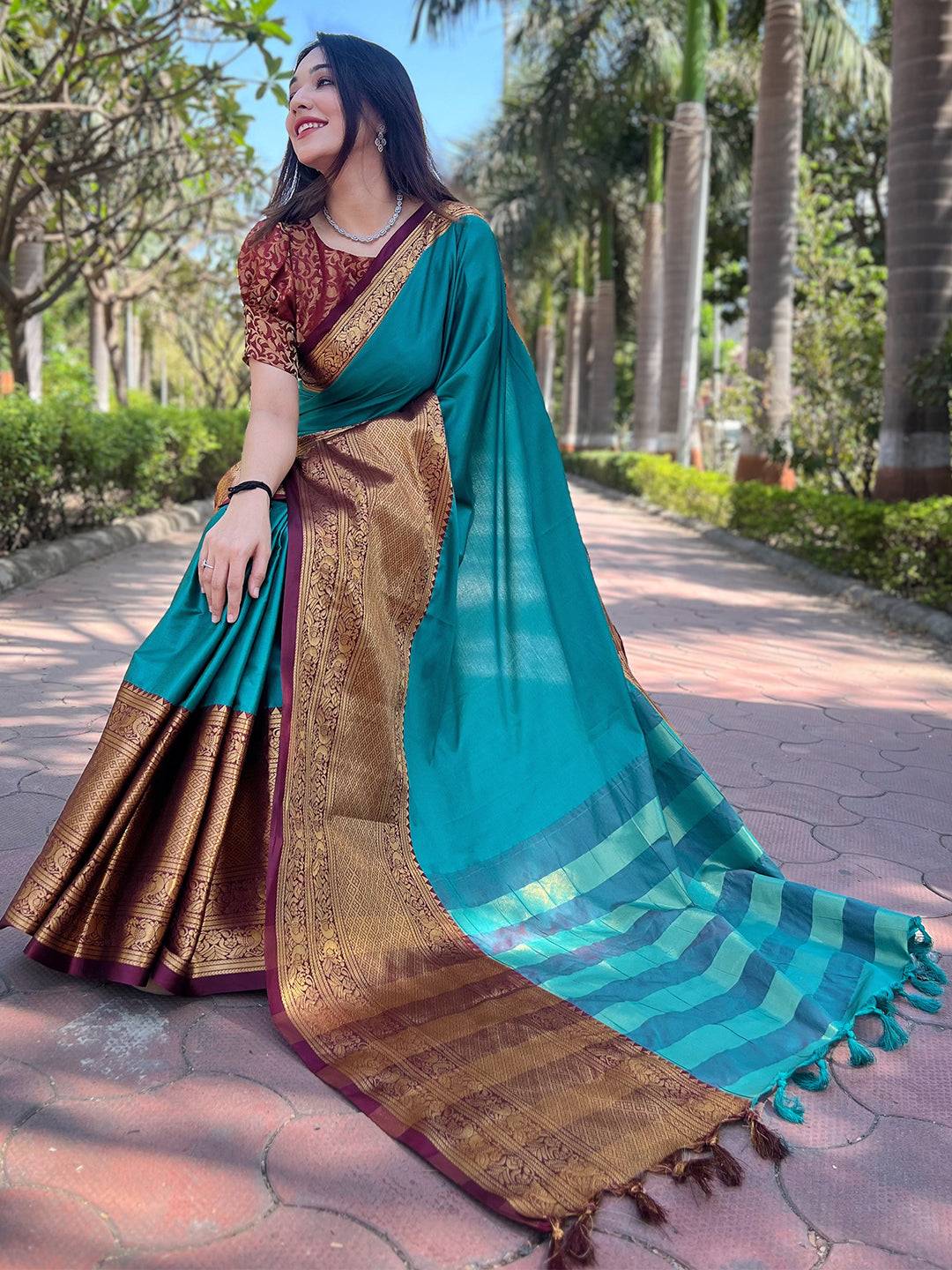 Aura Soft Silk Teal Colour Saree With Kanjivaram Weaving