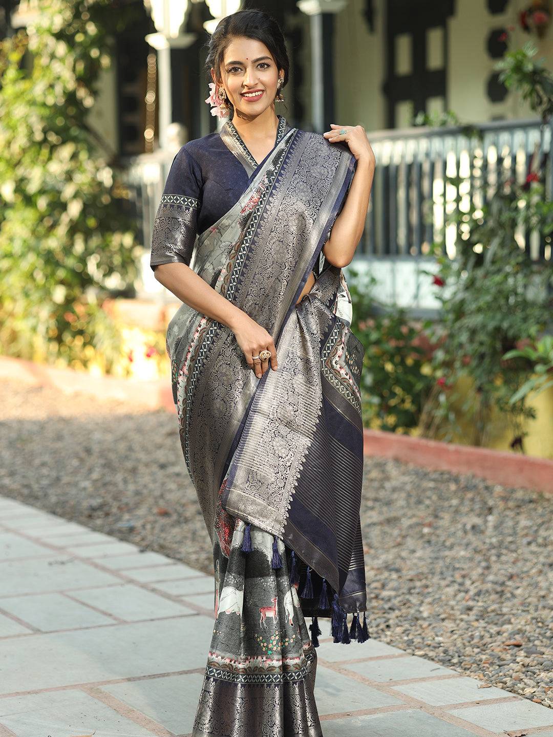Batik Pen kalamkari With Zari Weaving Pallu Grey Colour Saree - Luxe