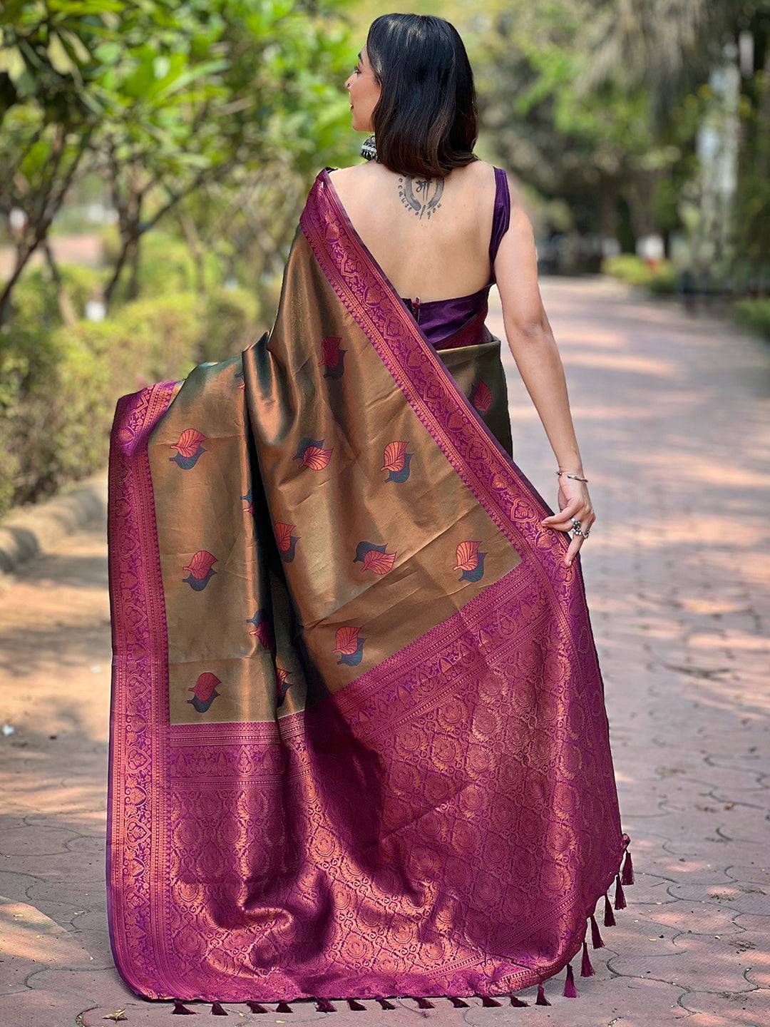 Midium Bronze Kanjivaram Tissue Saree With Gold Zari Weaving