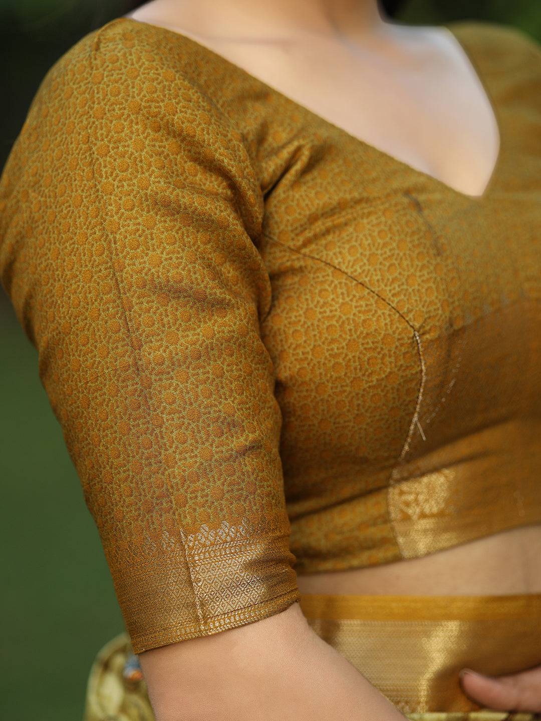 Yellow Colour Pure Viscose Dola Silk Floral & Mughal Print Saree - Luxe