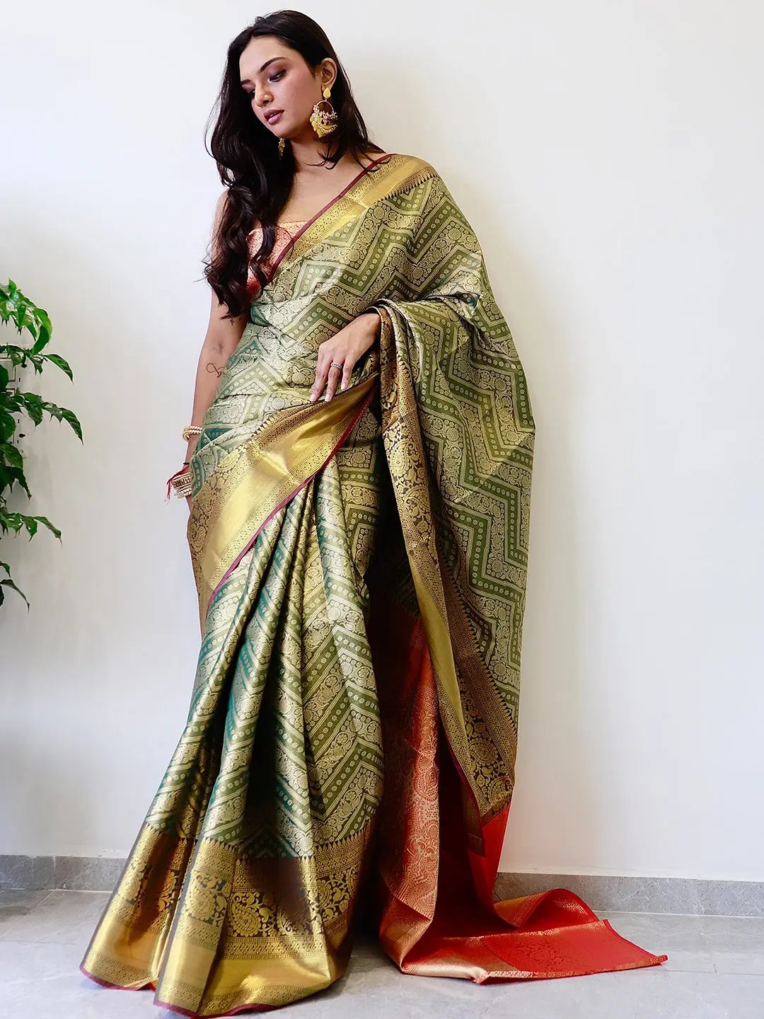 Exclusive Gold Zari One Grm Gold Kanjivaaram Pattu Silk Saree. by My Store