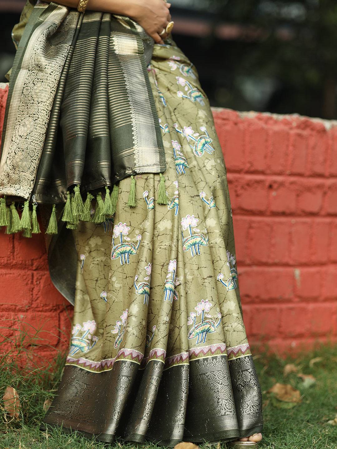 Green Colour Batik Pen kalamkari Saree With Zari Weaving Pallu - Luxe by My Store