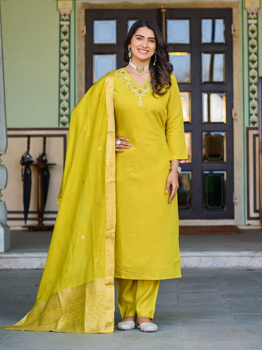 Ethenic Parrot Green Kurta Set
